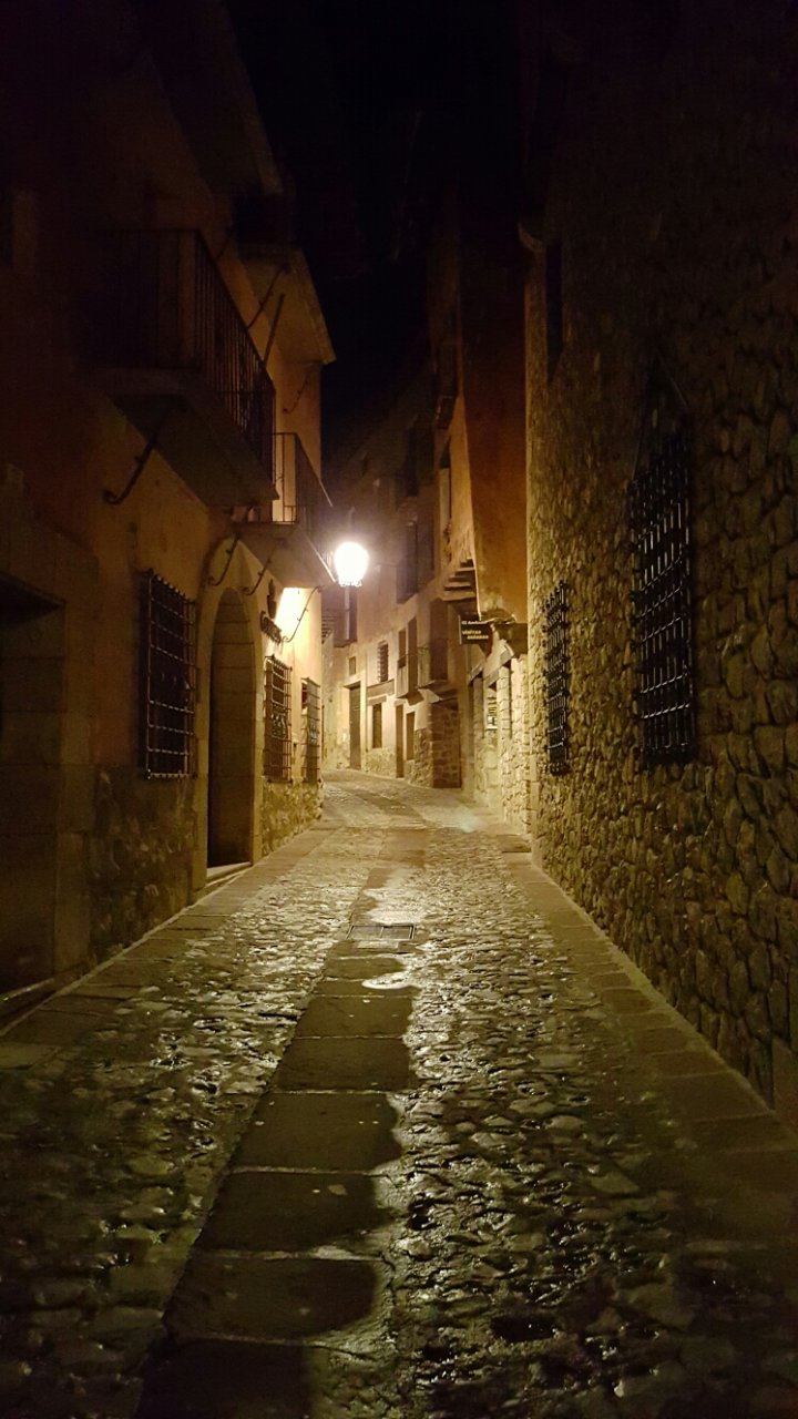 #Albarracín #noche #silencio y #paz.