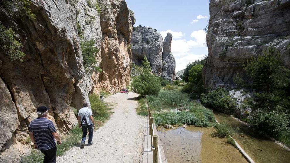 Noticia Heraldo de Aragón: Calomarde: paseo sereno por el río Blanco